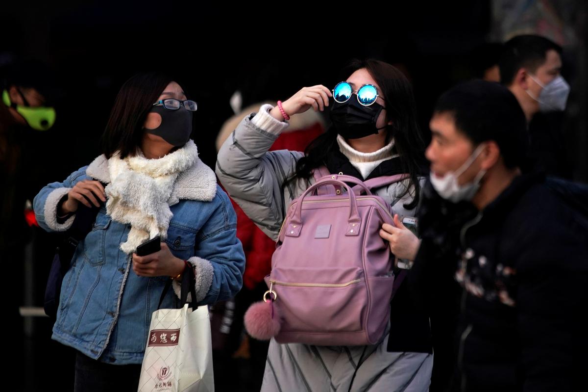 China counts economic cost of infection as markets plunge, death toll up