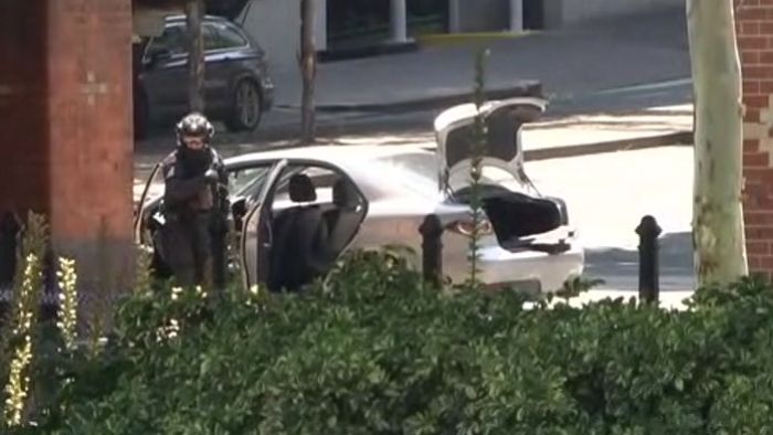 Police apprehend male, closed down Melbourne CBD intersection