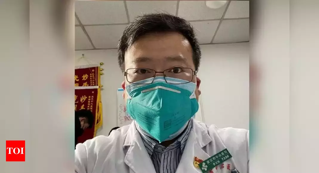 Chinese doctor who first warned about coronavirus outbreak dies