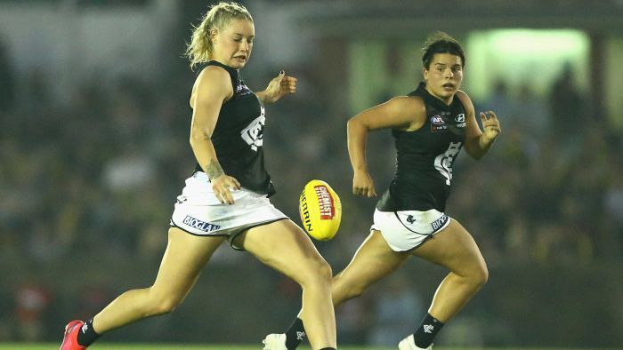 Carlton launches AFLW season with thumping win over beginners Richmond