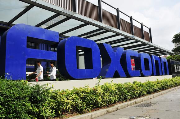 Foxconn’s Plans to Restart Apple Device Production on Monday Were Called Off By Chinese Health Authorities