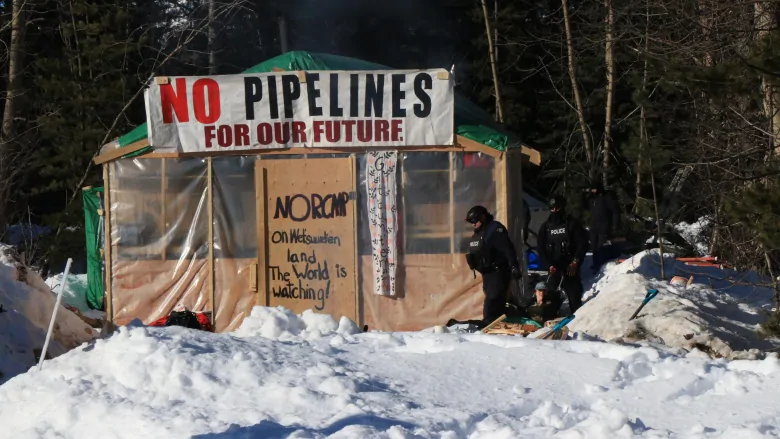 Day 4: RCMP continue enforcement against Wet’suwet’en over pipeline injunction | CBC News