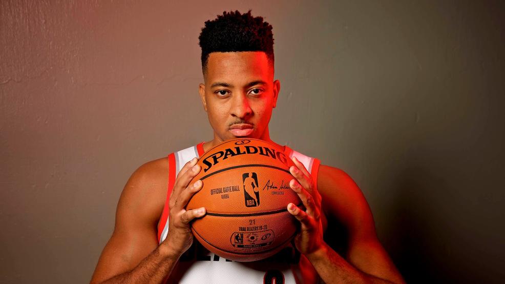 Portland Trail Blazer CJ McCollum not signing autographs mentioning coronavirus issues