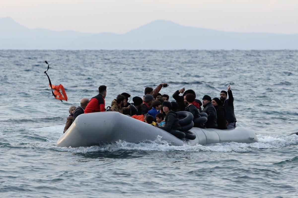 Migrants flock to Greece as Turkey opens floodgates