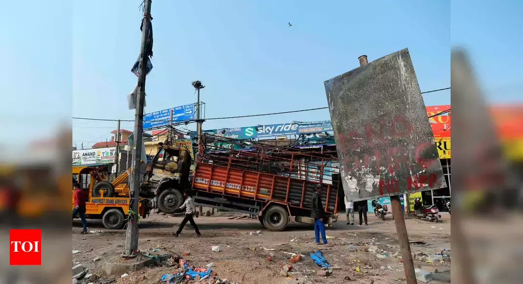 Situation peaceful but tense in Delhi; Sri Sri Ravi Shankar visits riot-hit areas