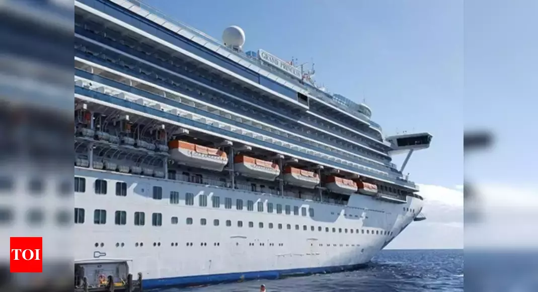 Twenty-one on cruise liner off US test favorable for coronavirus