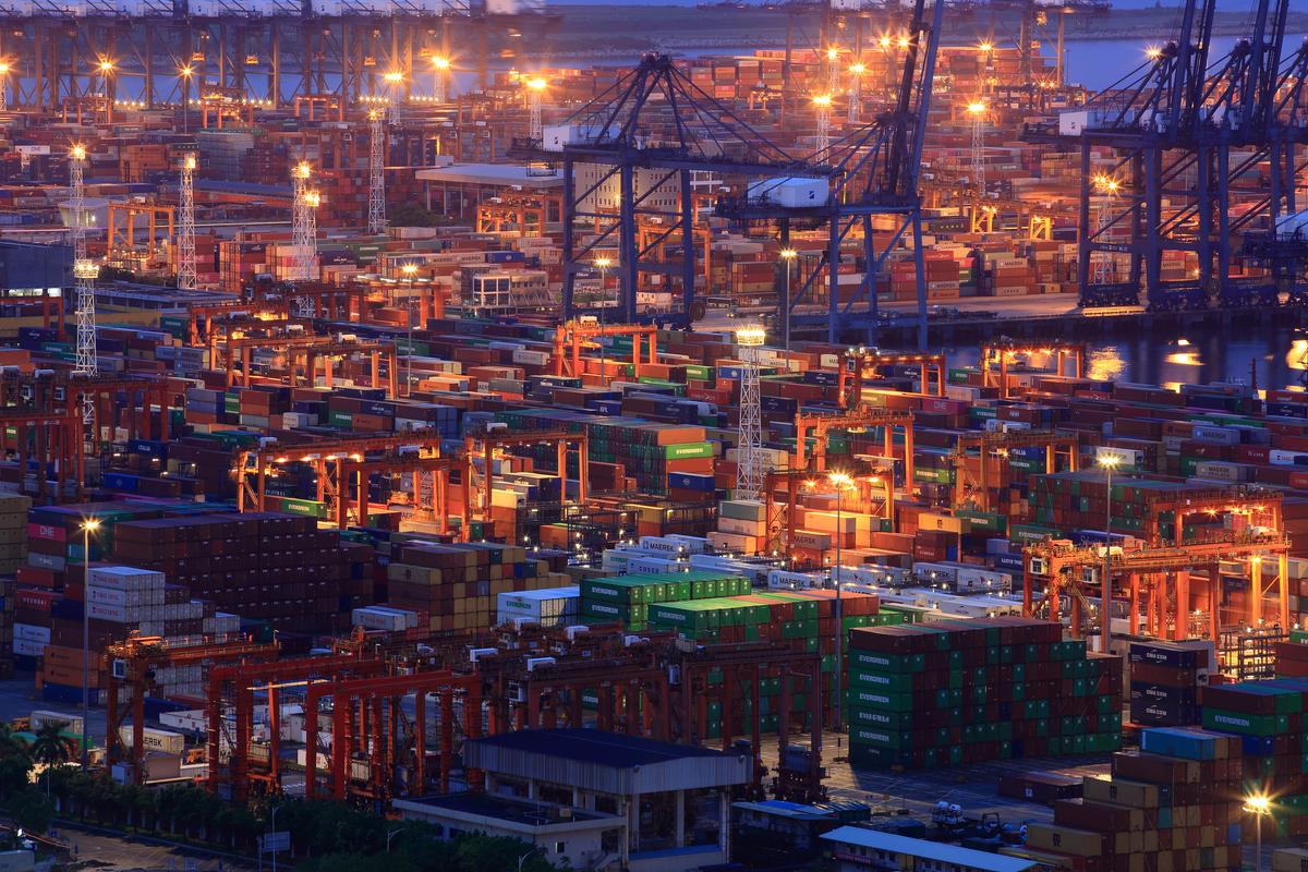 China January-February exports tumble, imports down as coronavirus batters trade and business