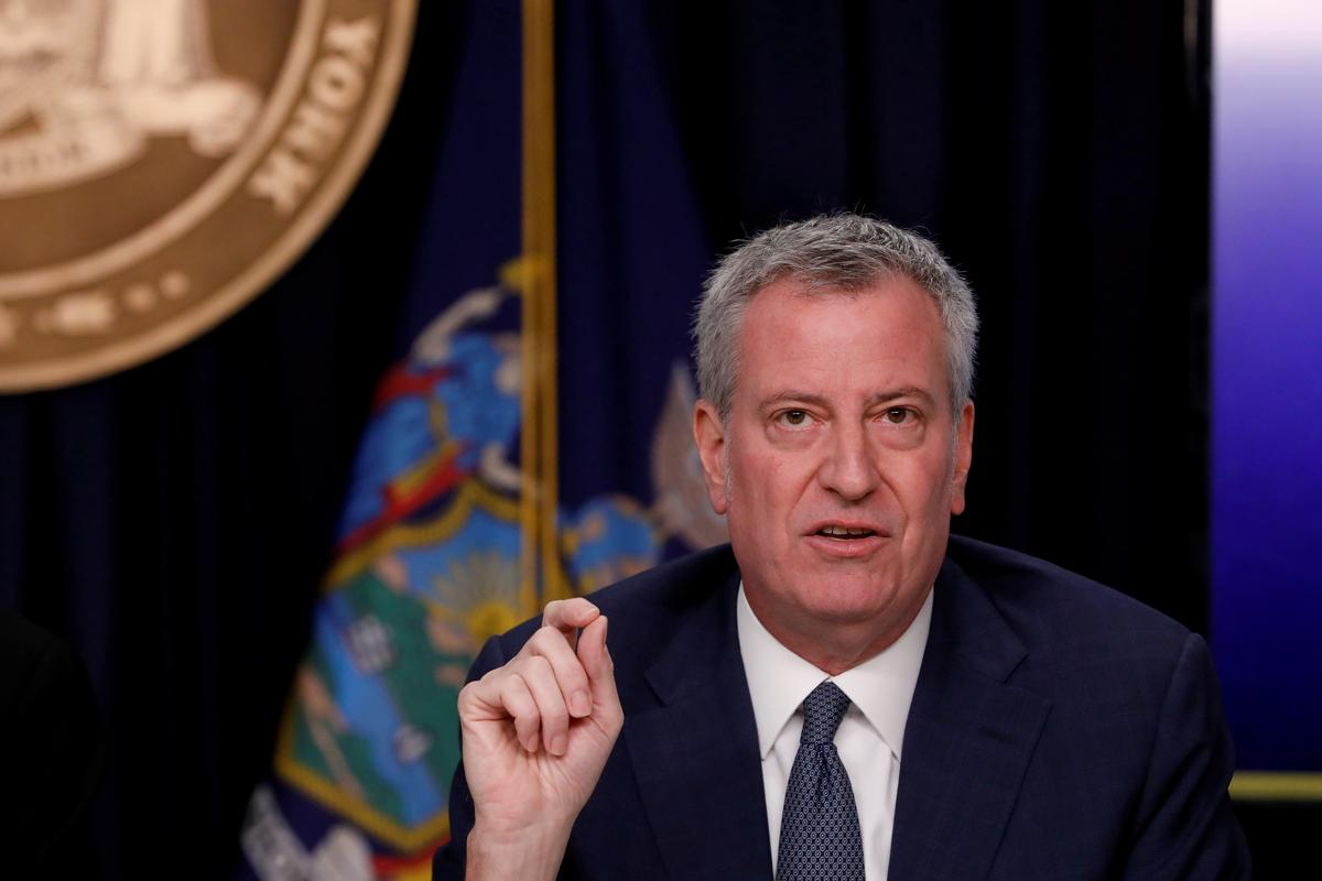 Smoking cigarettes or vaping boosts threats for those with coronavirus: NYC mayor