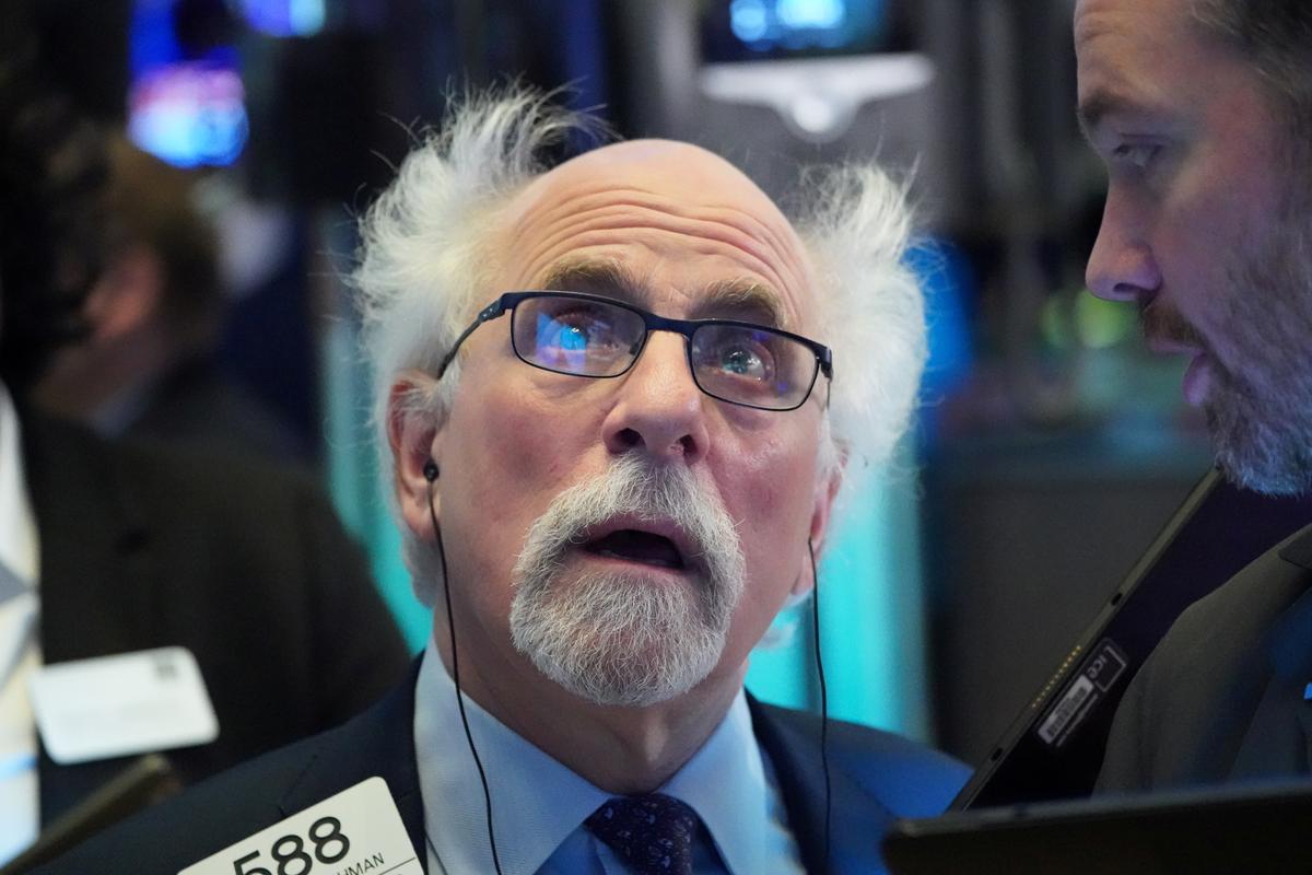 Wall Street pounded by oil crash, virus fears