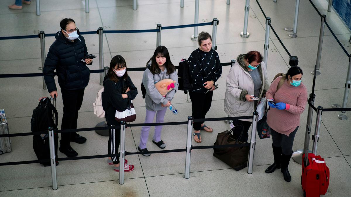 To limit coronavirus exposure, U.S. airport security screeners push for better masks