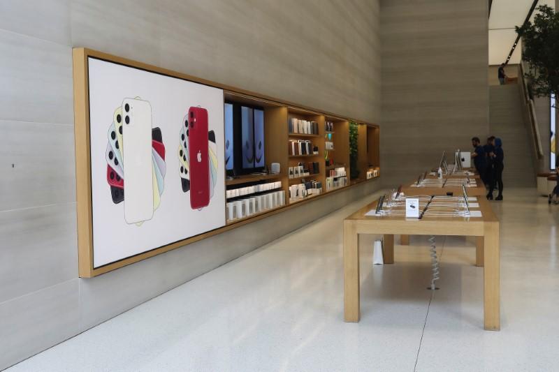 Apple limits online iPhone purchases to 2 per individual amidst coronavirus