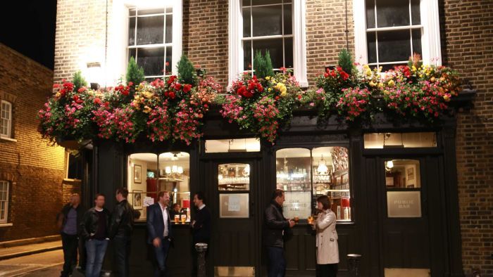 UK pubs and restaurants to close as Federal government offers to pay 80 per cent of earnings