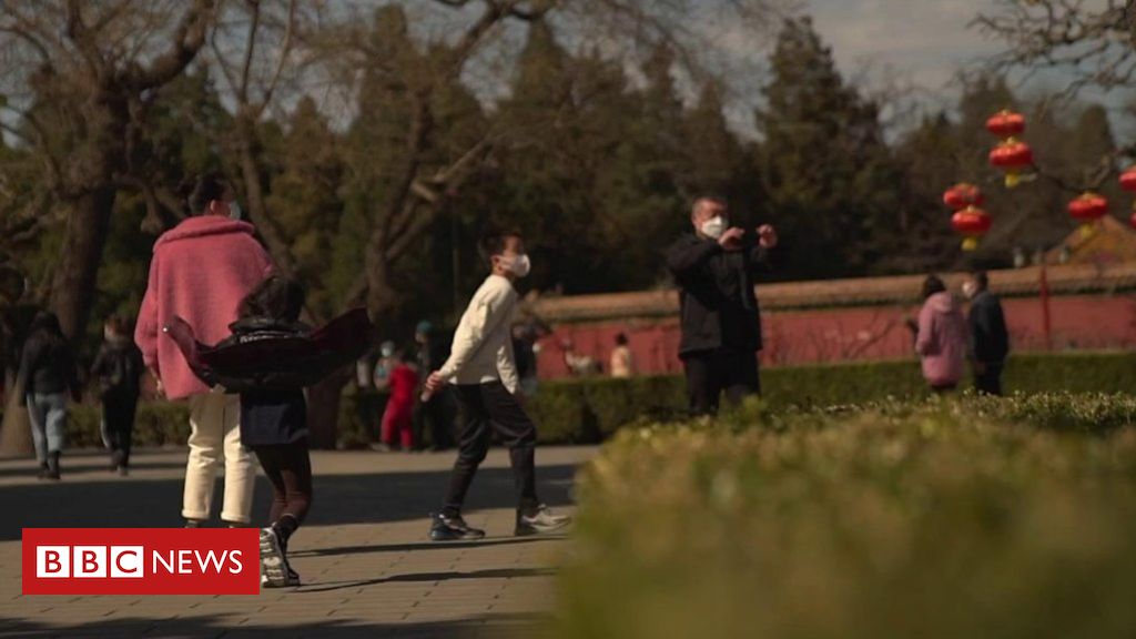 People in Beijing begin to head outdoors