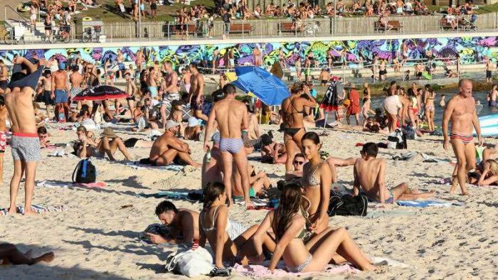 Bondi Beach closed over crowds amidst coronavirus pandemic