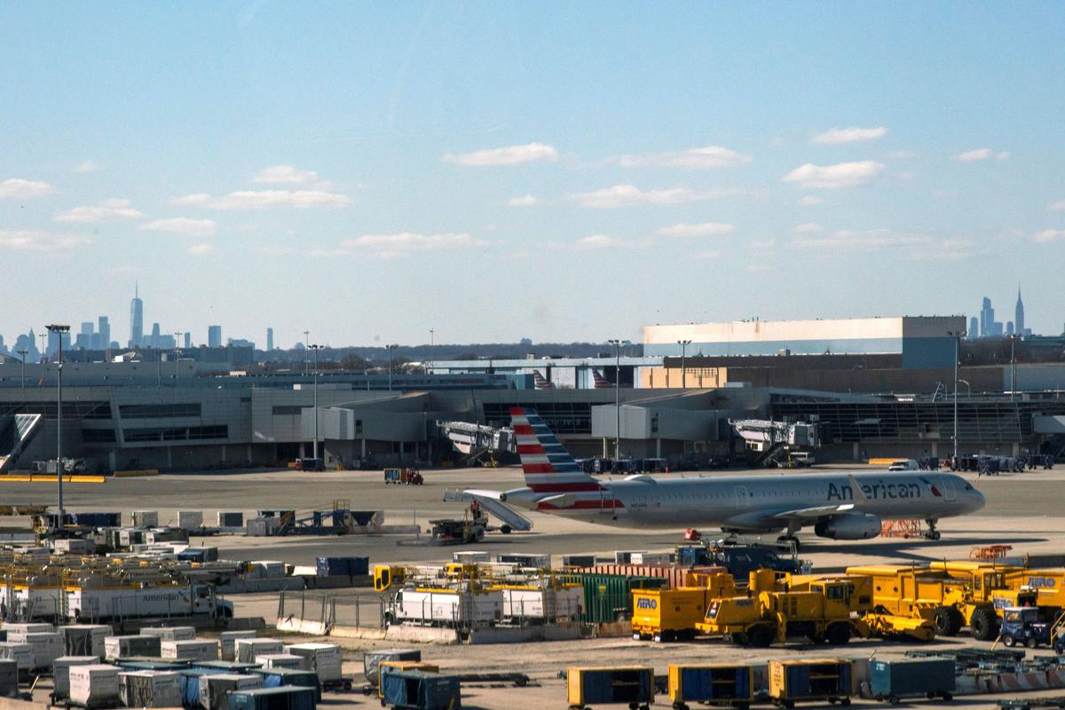 FAA to briefly close New York traffic center, LaGuardia control tower