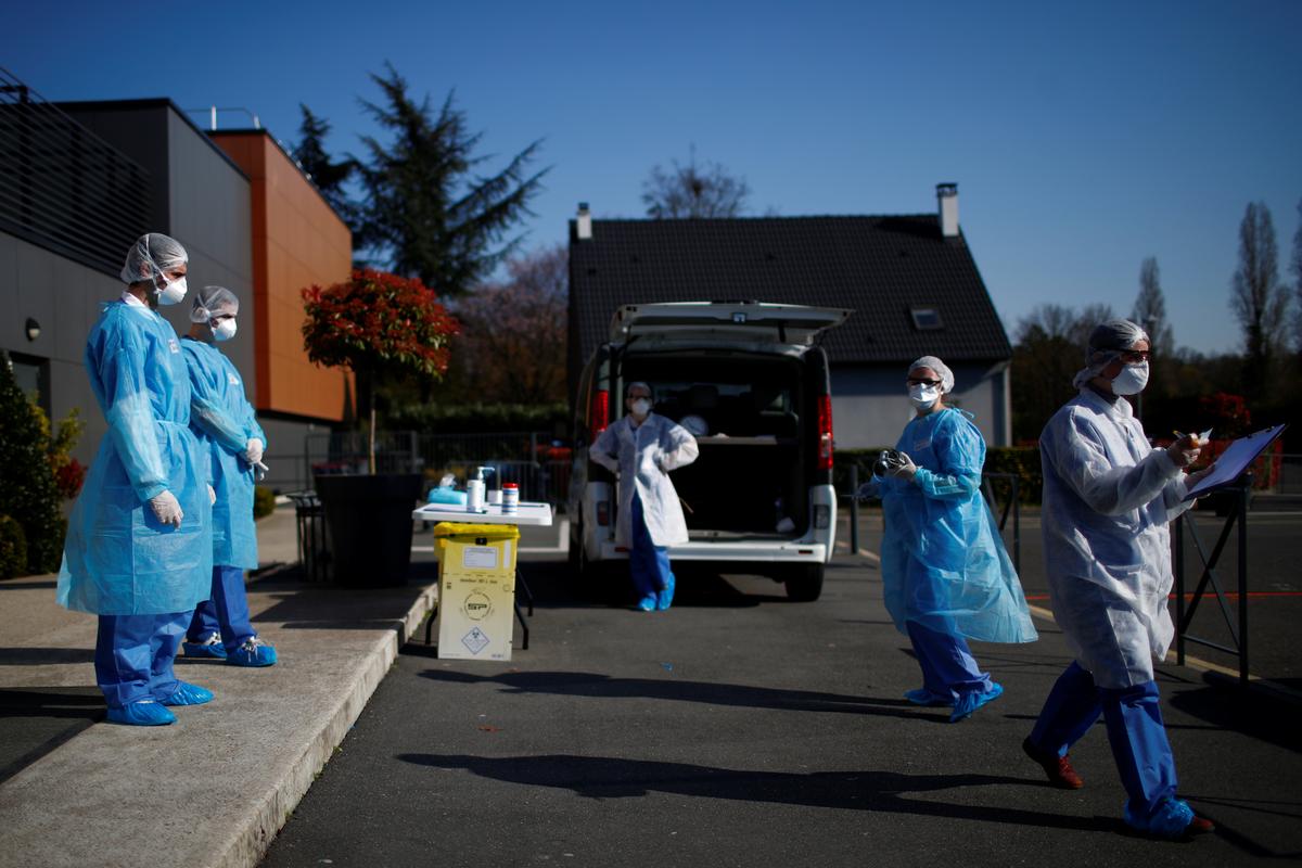 Paris hospitals near coronavirus breaking point