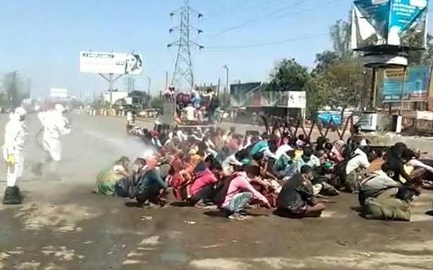 Coronavirus: Migrants returning to Bareilly forced to take bath outdoors with sanitiser