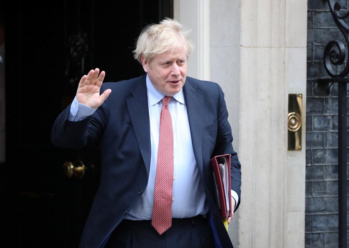 UK’s Johnson “full of vitality”, top advisor self-isolates