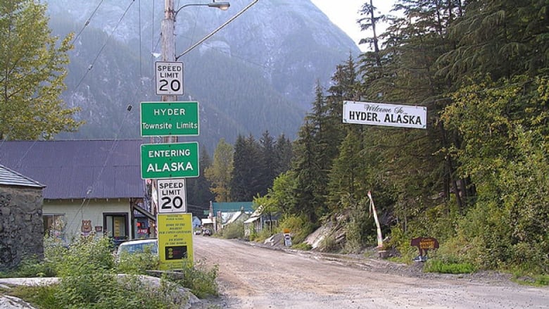 Northern B.C. town vows to look after U.S. neighbours in pandemic | CBC News