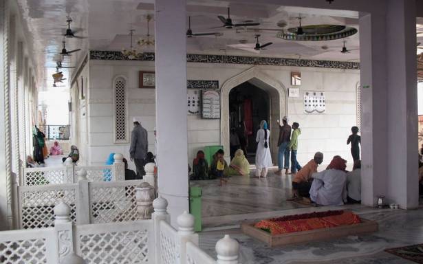 Devotees defying lockdown dispersed at Rajasthan dargah