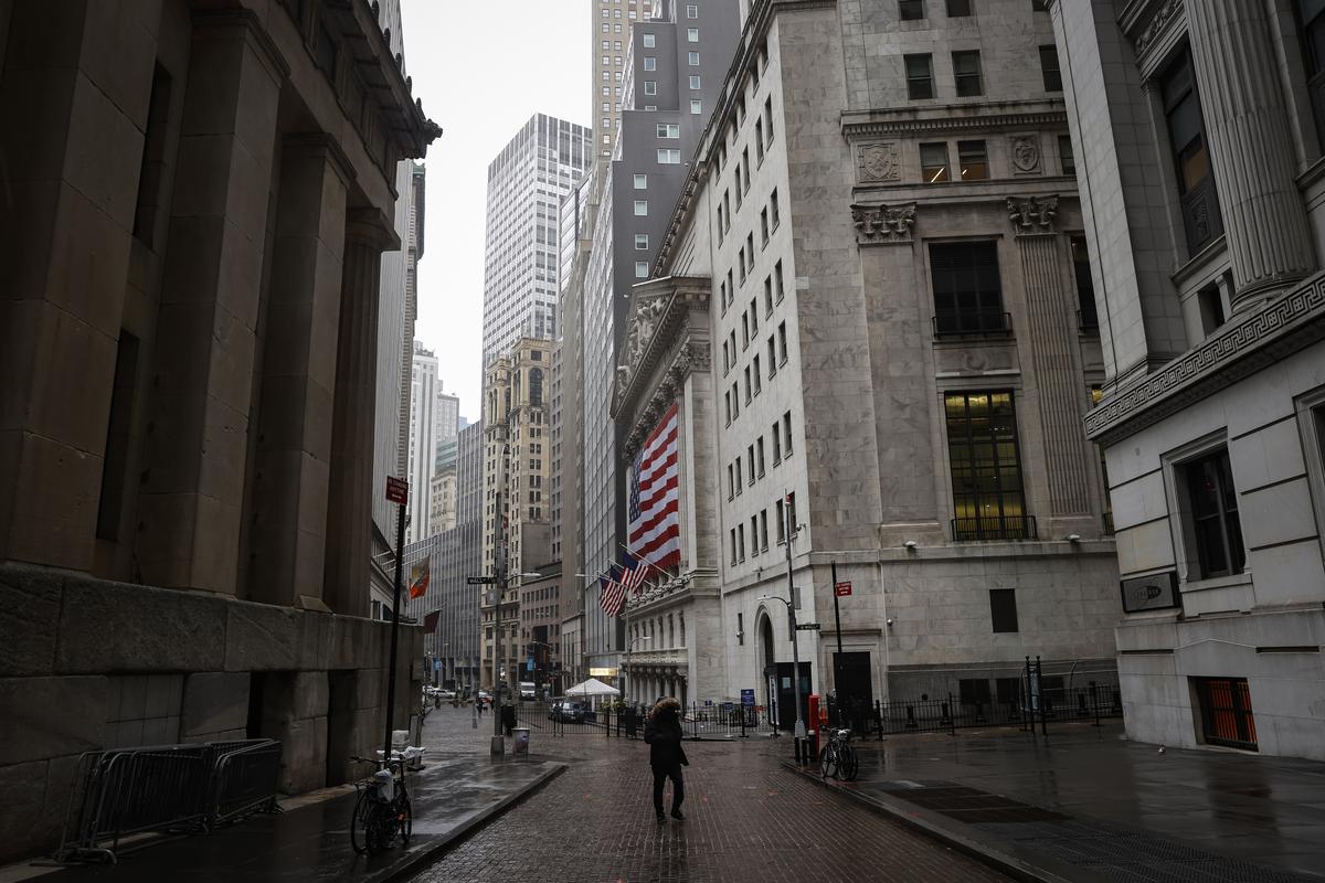 Wall Street’s major stock indexes plunge as coronavirus anxiety grows