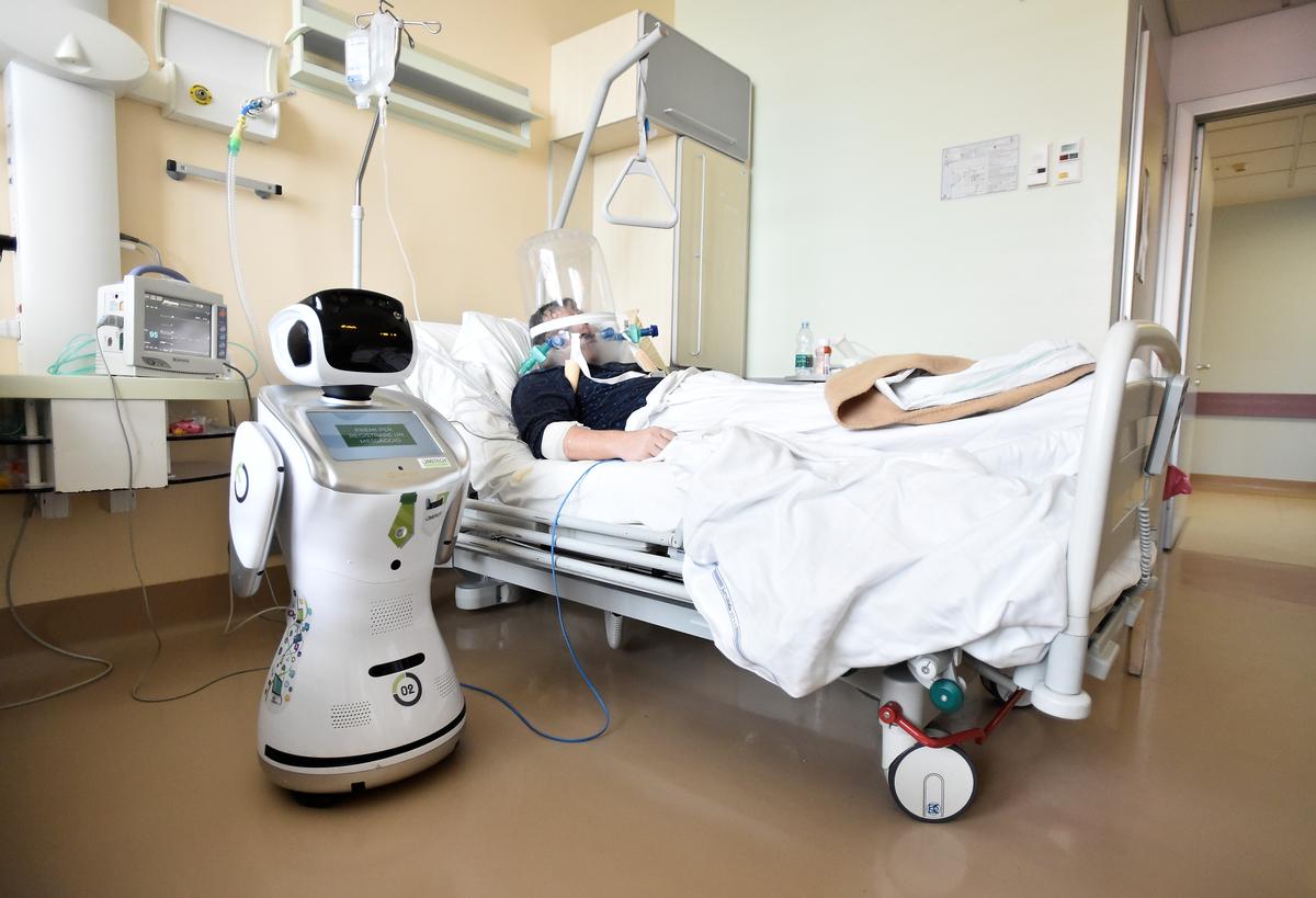 Tommy the robot nurse assists keep Italy doctors safe from coronavirus