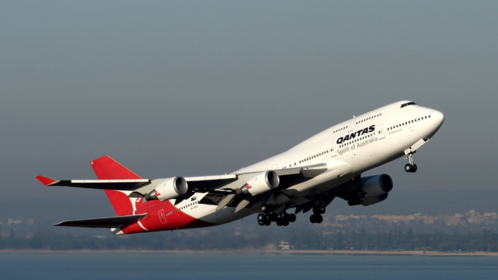 Qantas, Virgin resume some major international paths to help repatriate Australians