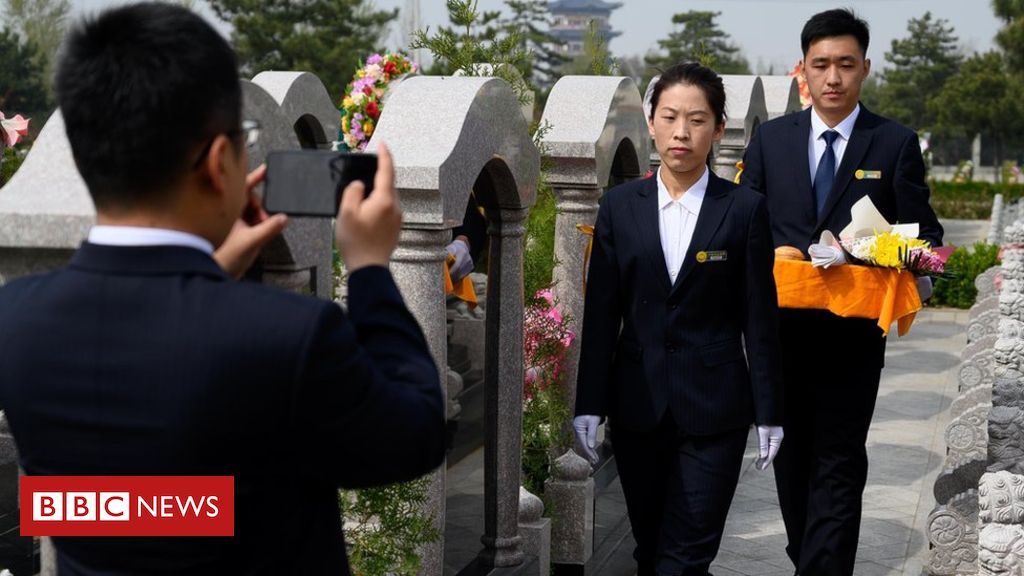 China pays ‘virtual’ respects to forefathers