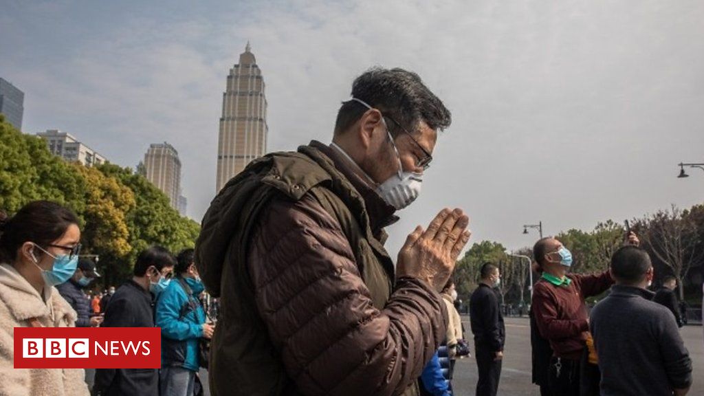 China stops for three minutes to remember the dead