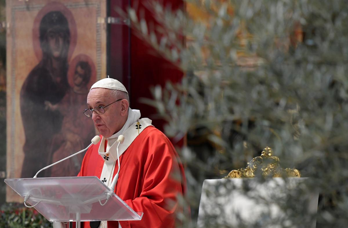 Pope opens Holy Week amid pandemic; says now is the time to serve