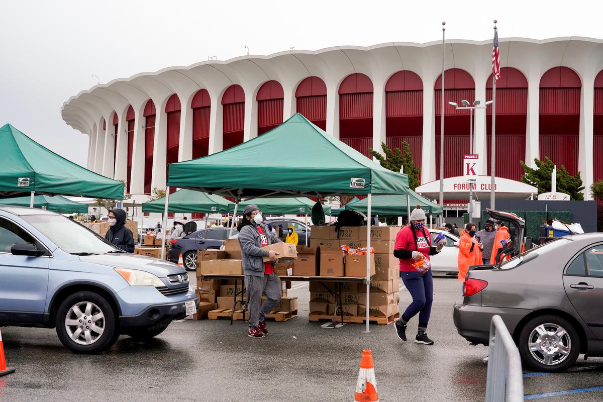 Empty churches, food drive mark start of Easter weekend in coronavirus-hit U.S.