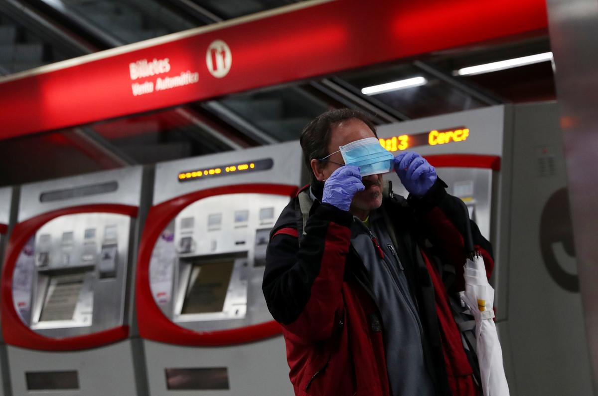 Spain loosens up coronavirus lockdown, death toll passes 17,000 but pace slows