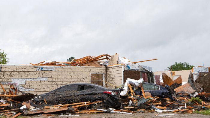 A minimum of 18 dead as United States hit by powerful twisters