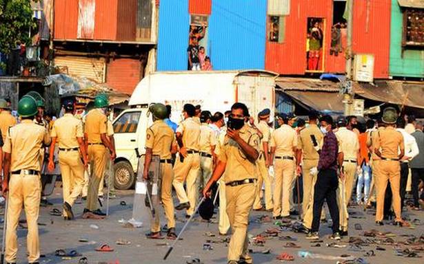 Coronavirus | Migrant workers protest outside Bandra railway station, demand help to return home