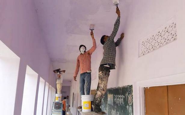 Coronavirus lockdown | In Rajasthan, migrant workers repair and paint government school that sheltered them