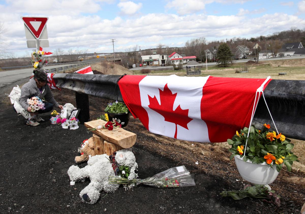 Canada police deal with criticism for poor communication throughout mass shooting