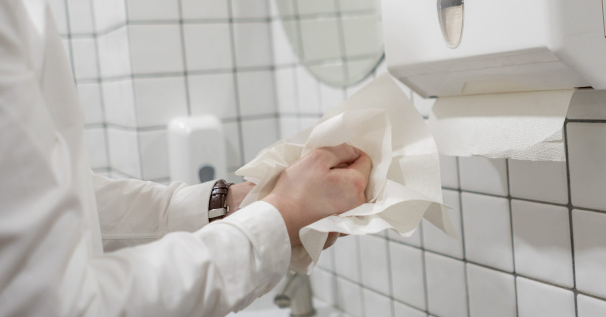 Paper towels much better at eliminating viruses than jet clothes dryers