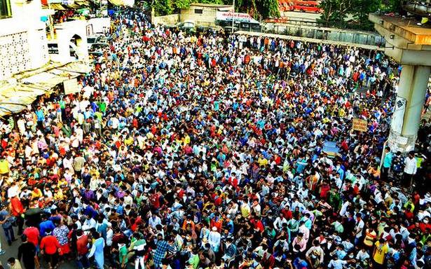 Coronavirus lockdown | Plan ahead for transport of migrant workers, Maharashtra tells Railways