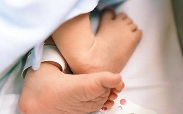 COVID-19 mom yet to hold newborn in Mumbai