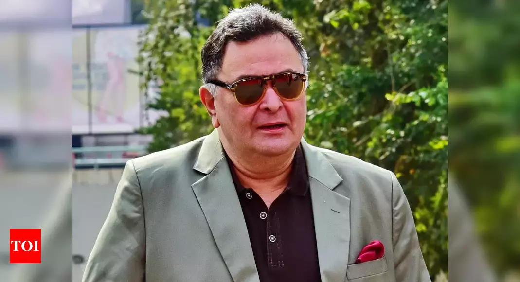 Rishi Kapoor cremated at Chandawadi; Alia Bhatt, Saif Ali Khan, Kareena Kapoor, Abhishek Bachchan go to