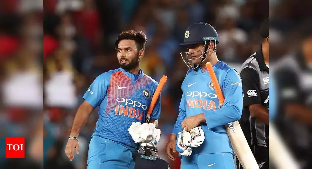 MS Dhoni constantly there to help but does not provide total options: Rishabh Pant