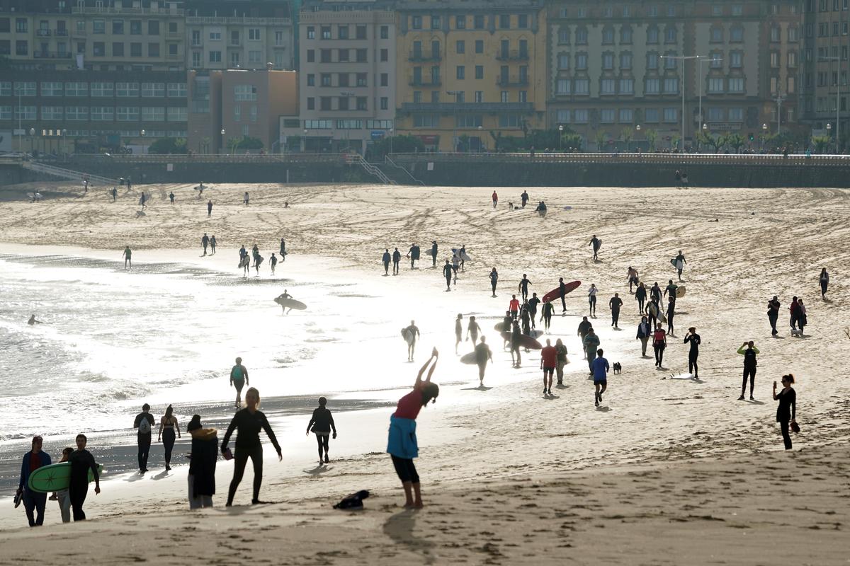 Surfing and strolling, Spaniards reclaim the outdoors