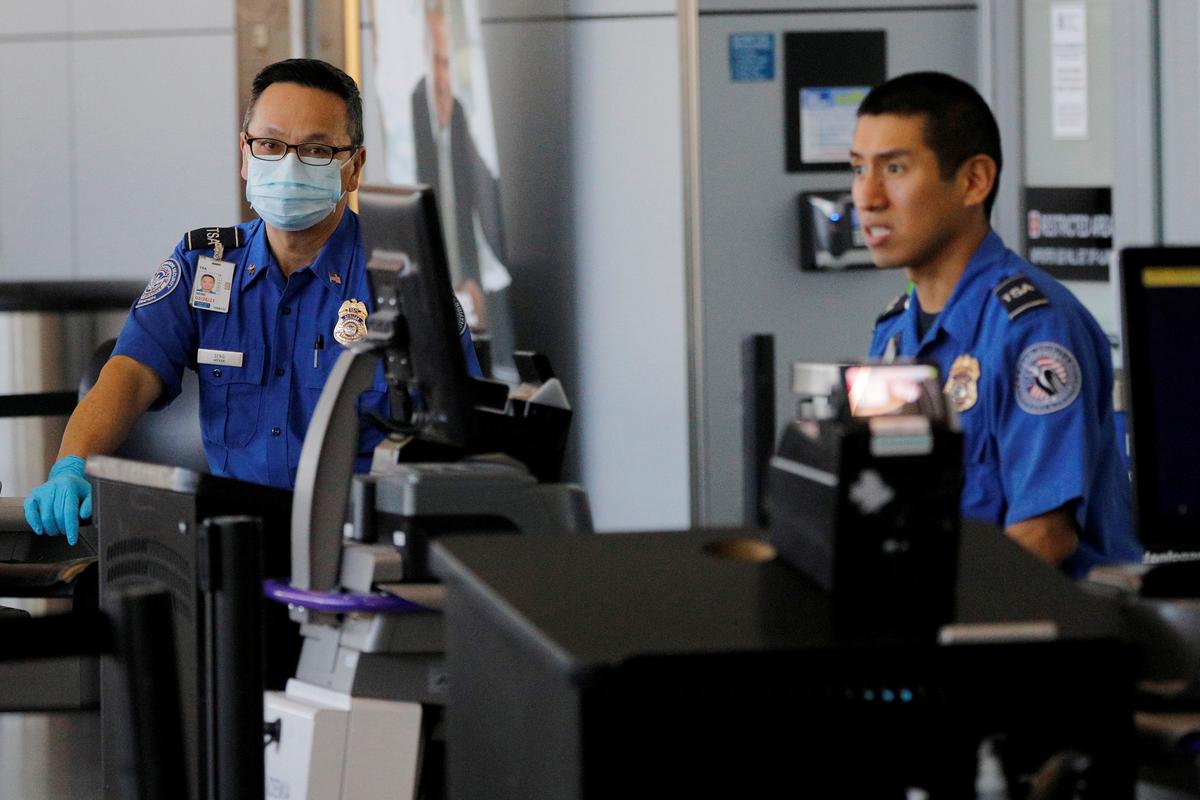 U.S. may require masks at airports in changes to limit coronavirus