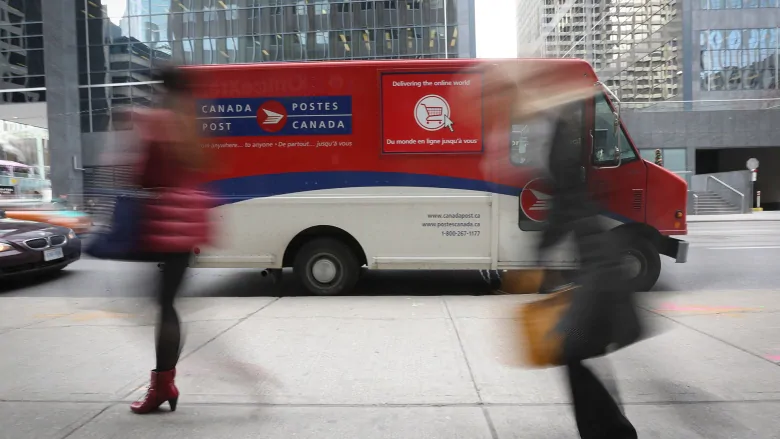 COVID-19 outbreak linked to Canada Post main plant in Calgary, health officials say | CBC News