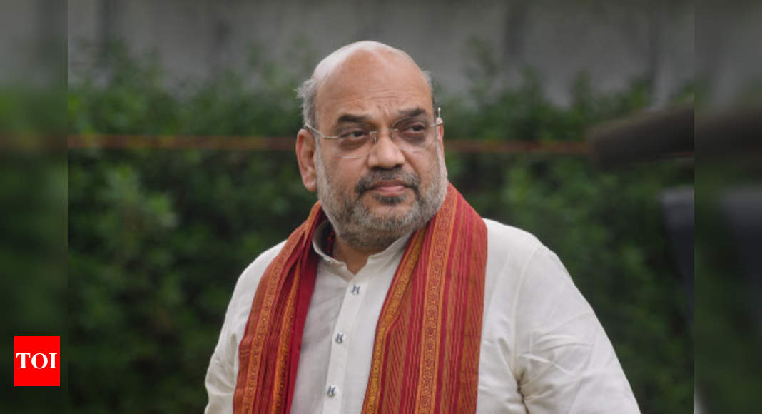 ‘Cooperate on return of stranded Bengal migrants’: Amit Shah writes to Mamata