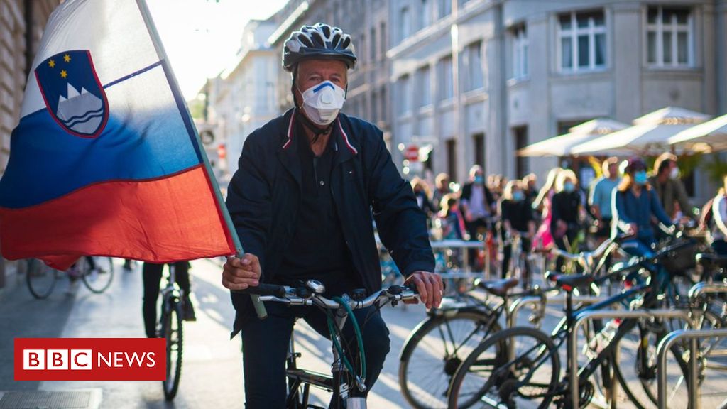 Slovenia cyclists hold anti-government protest