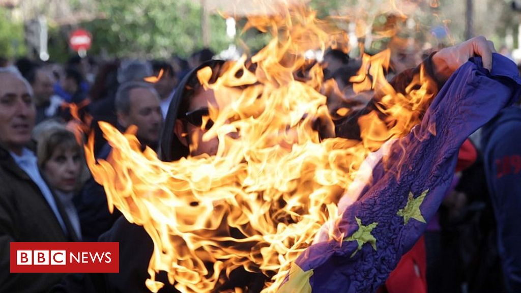 Burning EU flag can now bring German jail term