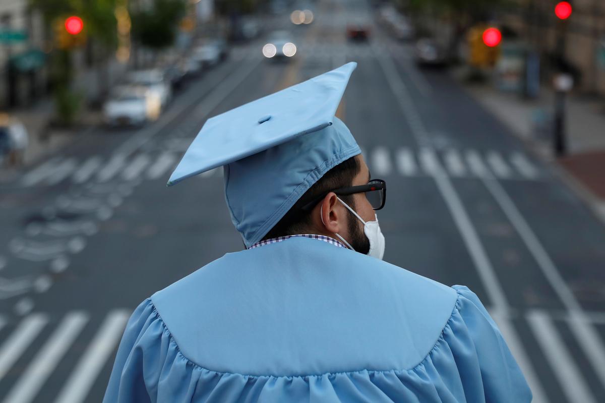 Throughout U.S., students in lockdown celebrate graduations practically with celebrity visitors