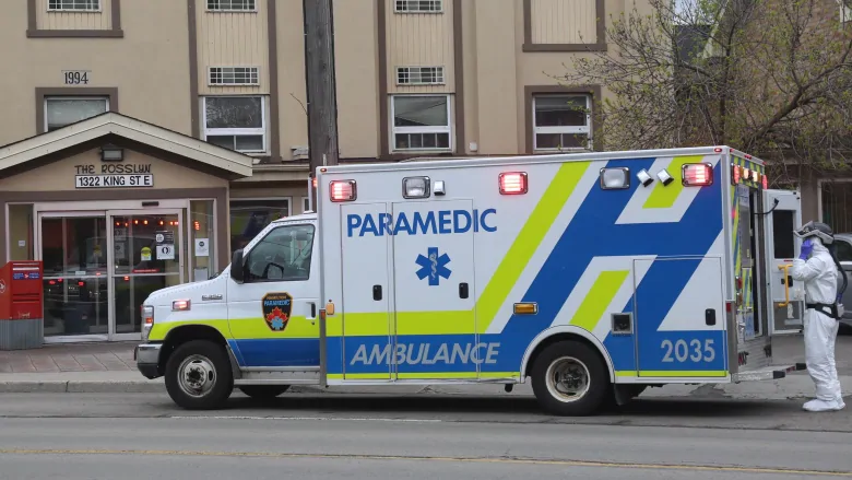 Rosslyn Retirement Residence completely emptied after COVID-19 outbreak infects 62 | CBC News