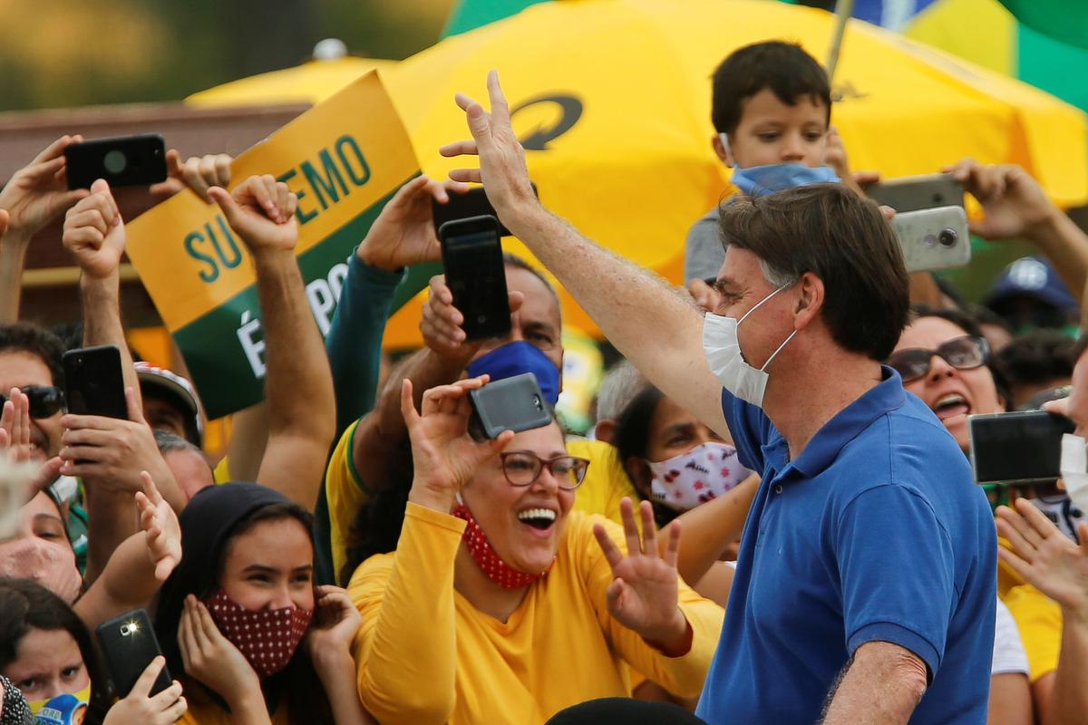 Bolsonaro snaps photos with kids at Brazil protest defying health advice